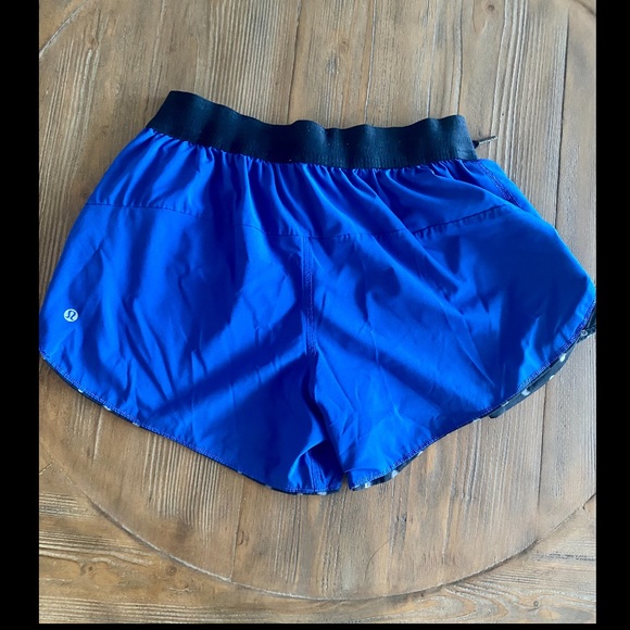 EUC Lululemon reversible size 10 shorts - Picture 5 of 7